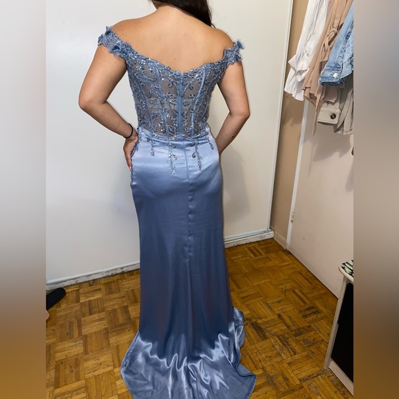 Beautiful prom dress - Picture 4 of 6